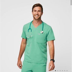 Figs Men's Surgical Green Leon™ - Three-Pocket Scrub Top S / Surgical Green NWT